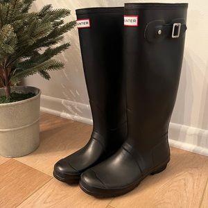 Hunter Black Tall Rain Boot